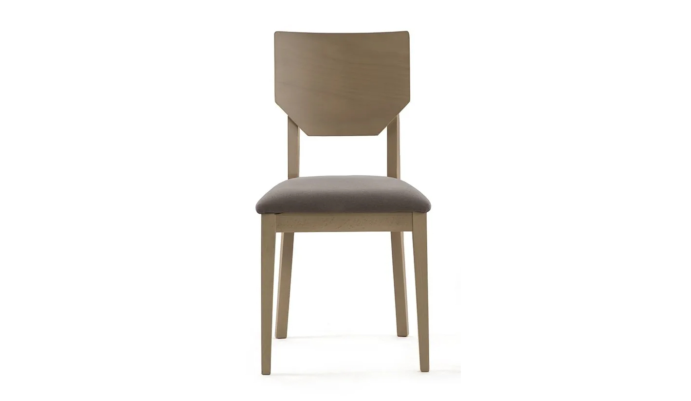 Silla tapizada con madera