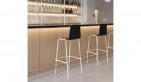 Taburete de madera para interior