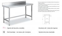Mesa de trabajo en ACERO INOXIDABLE con mural. Profundidad de 550mm